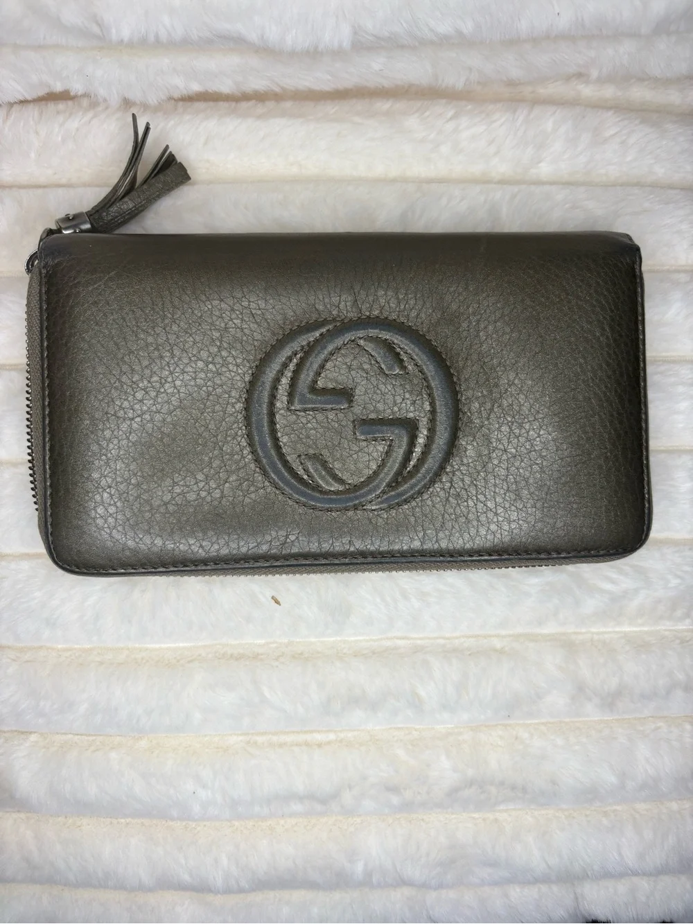 Authentic Gucci Soho Metallic Gunmetal Zip Around Wallet GG Tassel Full Set - Picture 2 of 15
